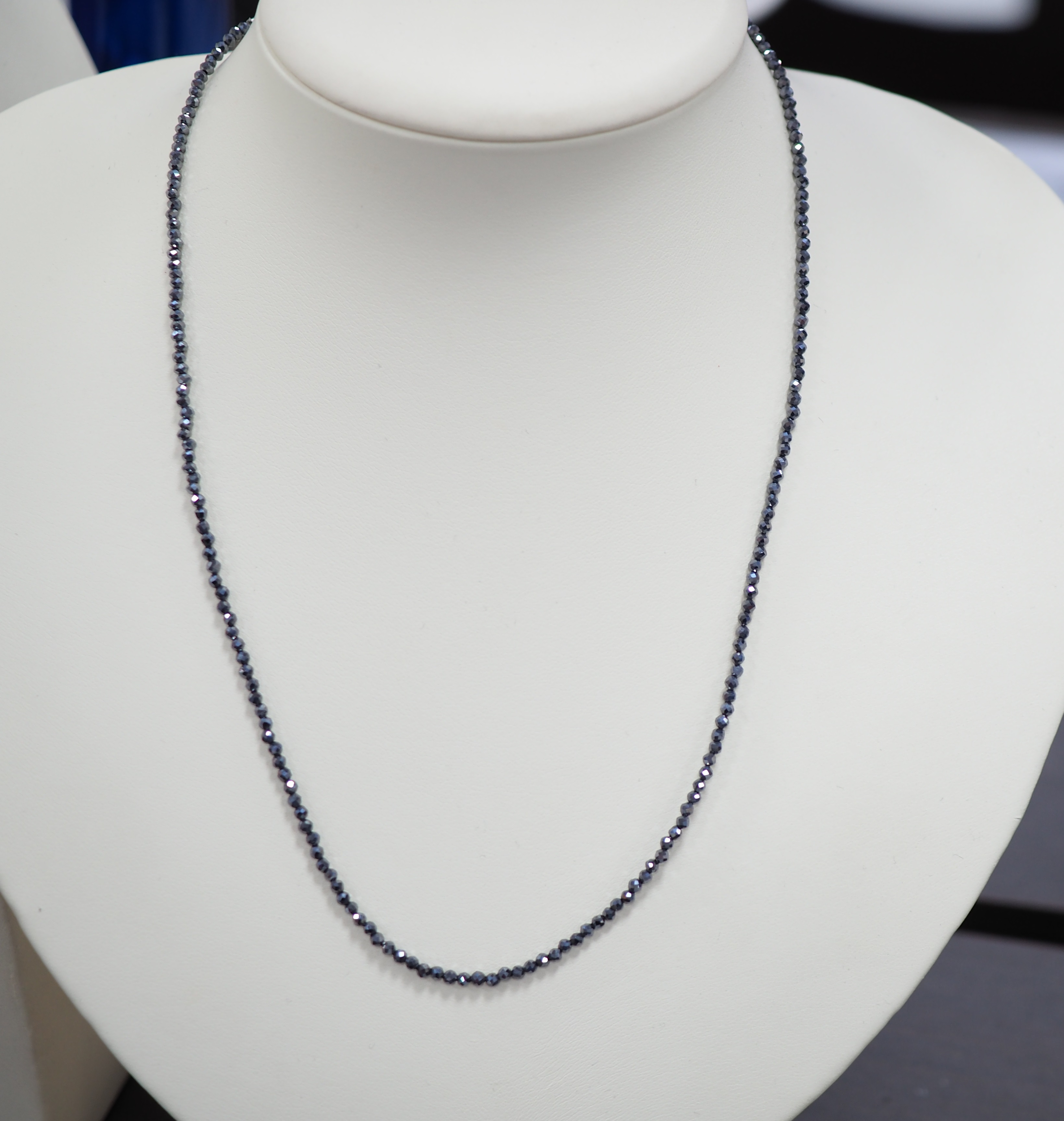 Серебряное колье 925 пробы; вставки Марказит;